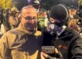Deputeti Saimir Korreshi i bashkohet protestës në Tiranë/ I vetmi nga PD që pranohet nga turma