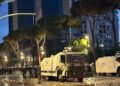 “Molotovë, gaz lotsjellës, plumba gome dhe flakë”, DW: Përplasjet në ditën e pestë të protestës, më të ashprat! Dhjetëra të lënduar
