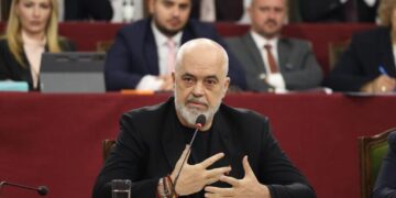 Mbyllet mbledhja e PS, Rama u prezanton deputetëve paketën ligjore që ndëshkon protestuesit!