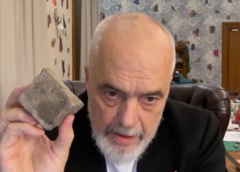 “Kërkohet gjak!”/ Rama u kujton shqiptarëve “21 Janarin”: U vranë me plumba 4 persona që nuk dëmtuan asnjë institucion