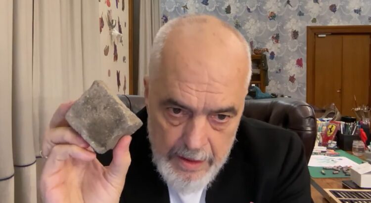 “Kërkohet gjak!”/ Rama u kujton shqiptarëve “21 Janarin”: U vranë me plumba 4 persona që nuk dëmtuan asnjë institucion