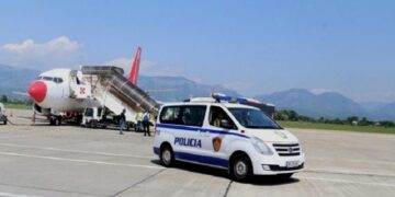 I dënuar me burg për organizatë kriminale dhe trafik droge, ekstradohet në Itali 40-vjeçari nga Shijaku