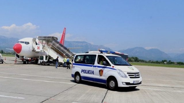 I dënuar me burg për organizatë kriminale dhe trafik droge, ekstradohet në Itali 40-vjeçari nga Shijaku