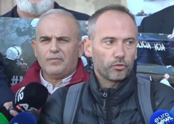“Më kanë rrahur në komisariat!”, Ervin Goci denoncon dhunën ndaj pedagogut Alfred Bushi: E arrestuan pa bërë asgjë