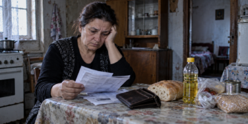Qeveria lë në mëshirë të fatit të varfrit, ndihma ekonomike 7,253 lekë në muaj