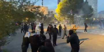 Ministria e Shëndetësisë: 23 persona të plagosur dje në protestë. I riu i plagosur në sy i nënshtrohet operacionit