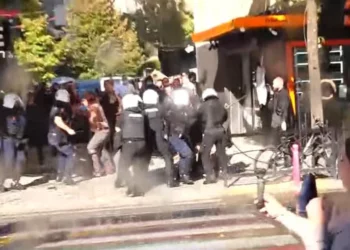 Policia shoqëron mbi 23 protestues, revolta e studentëve vazhdon, efektivët zhvendosen nga “Rruga e Durrësit”