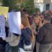 Universiteti i Korçës bojkoton edhe sot mësimin: Kur studentët bashkohen, shteti rrëzohet!