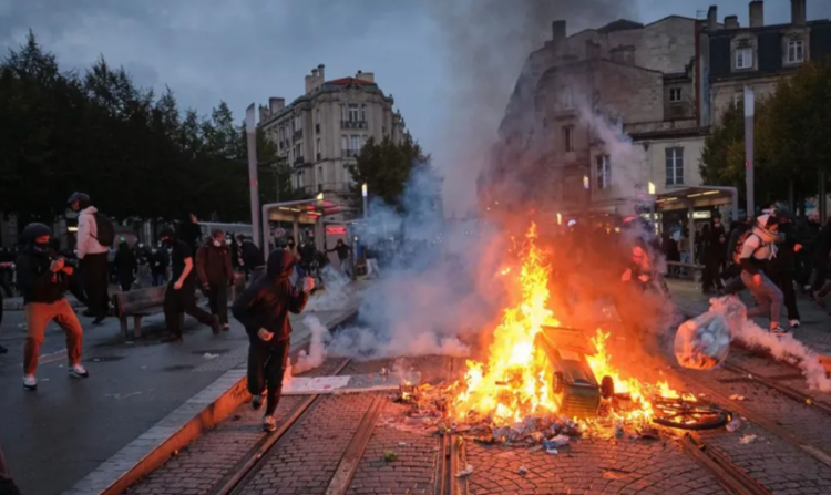 Ligje të ashpra kundër protestuesve, Macron akuzohet se po rrezikon të drejtat e francezëve