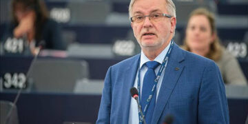 ‘Krimi nuk lejon rotacionin në Shqipëri’/ Eurodeputeti gjerman: Shqetësimet e protestuesve prekin thelbin e integrimit