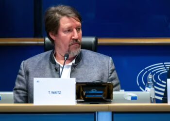 Eurodeputeti austriak “shuplakë” Ramës: Të qëllosh me gaz, dhe të burgosësh të mitur nuk përputhet me vlerat e BE-së