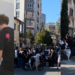 Nxënësit e gjimnazit “Partizani” i bashkohen protestës, bojkotojnë mësimin dhe bllokojnë rrugën