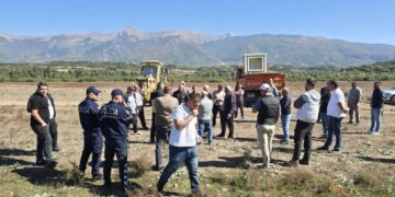 Përplasje në Gjoricë për parkun fotovoltaik, banorët bllokojnë nisjen e punimeve