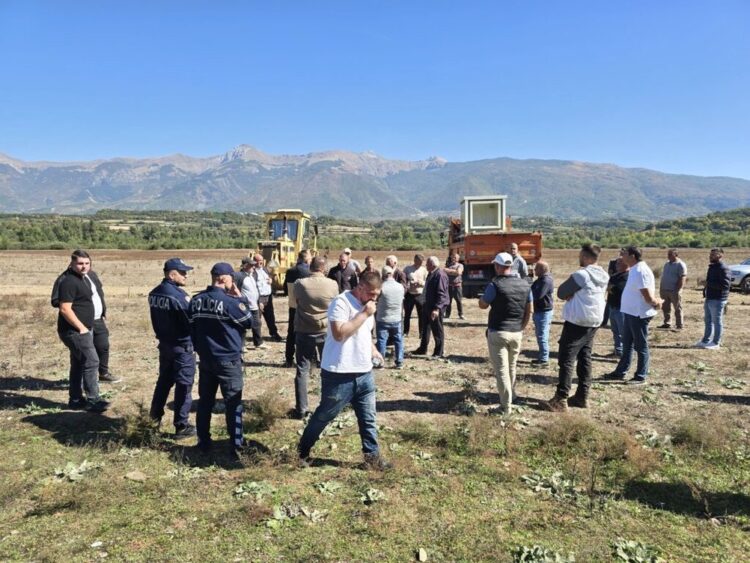 Përplasje në Gjoricë për parkun fotovoltaik, banorët bllokojnë nisjen e punimeve