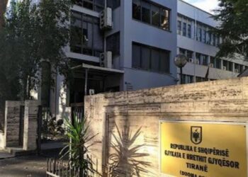 Gjykata e Tiranës liron 12 protestues, vijon shqyrtimi për 10 të tjerë
