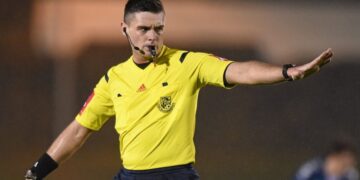 Gjyqtari irlandez ka “në dorë” kualifikimin e Shqipërisë, kush është arbitri që do vendosë drejtësi në Finlandë
