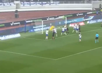 GOOOOOOL SHQIPËRIA 0-1! Shpërthen festa kuqezi, shënon Rey Manaj me kokë pas një krosimi nga Asllani nga goditja e këndit
