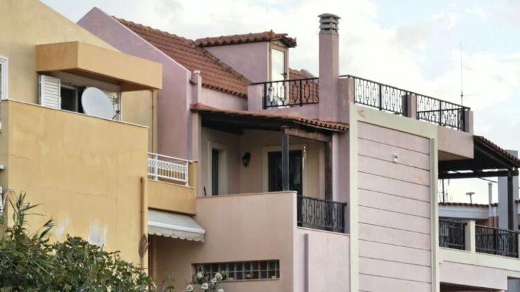 Greqi, ish-bashkëshorti plagos me thikë ish-gruan dhe partnerin e saj shqiptar