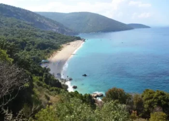 Pas disa orësh kërkimesh, shpëtohet turisti i huaj në Himarë