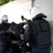 Vazhdon terrori i Policisë, dy adoleshentë arrestohen me forcë nga FNSH para Ambasadës Zvicerane