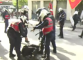 Policia nuk kursen dhunën ndaj të miturve, godasin me shkopa gome gjimnazistët