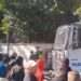 I riu vuan nga epilepsia, mbahet në dhomat e sigurisë pas arrestimit në protestë