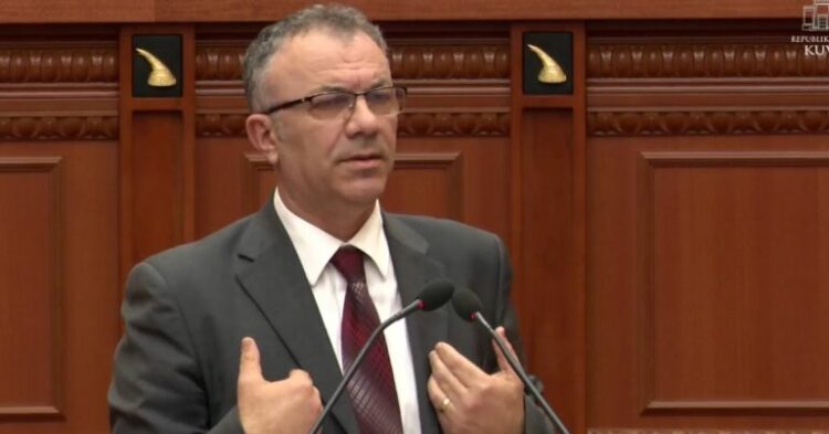 Deputeti Igli Cara në parlament: Rama nuk ka besë, shpopulloi Shqipërinë. ‘Territorialen’ çojeni në referendum