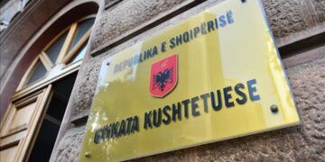 Kushtetuesja shqyrton kërkesën e PD për huanë 302 milionë euro me SHBA