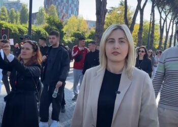 Zhupa: Rama kërcënon me burg të miturit pse protestojnë, ndërsa kërkon heqjen e burgut për korrupsionin