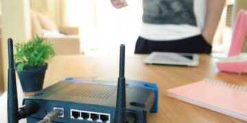 Eurostat: 26% e shqiptarëve nuk e përballojnë financiarisht internetin në shtëpi