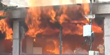 Përshkallëzohet protesta, tubuesit i vënë flakën institucionit financiar IUTE Credit