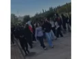 Rama jepe dorëheqjen!’ Gjimnazistët e Kamzës bojkotojnë edhe sot mësimin dhe marshojnë drejt Tiranës