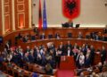 Këlliçi në Kuvend: PD mbështet protestën e studentëve, Rama të dorëhiqet menjëherë