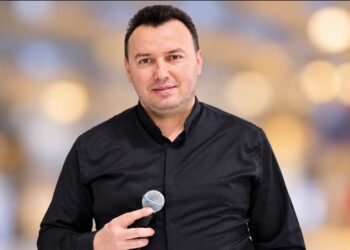 Arrestohet këngëtari Erind Xhaferi, akuzohet se përndiqte vajza të mitura
