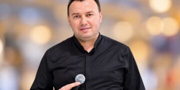 Arrestohet këngëtari Erind Xhaferi, akuzohet se përndiqte vajza të mitura