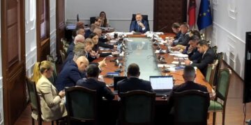‘Të dëgjojmë qytetarët’/ ‘Territorialja’ përplas opozitën me socialistët Nuk shkrihen bashkitë si gjalp