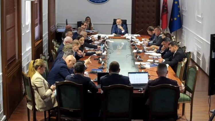 ‘Të dëgjojmë qytetarët’/ ‘Territorialja’ përplas opozitën me socialistët Nuk shkrihen bashkitë si gjalp