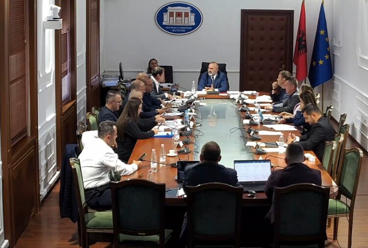 Debate për ndarjen territoriale, ironizon Bylykbashi: Më raft pika mua nëse duhet t’i jap shpjegime Zegjinesë