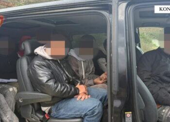 Transportonte 11 emigrantë kundrejt 2500 eurove për person, arrestohet 30-vjeçari në Konispol