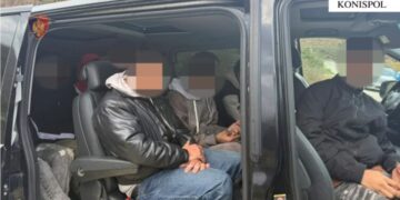 Transportonte 11 emigrantë kundrejt 2500 eurove për person, arrestohet 30-vjeçari në Konispol