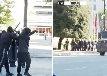 Policia hedh gaz lotsjellës në drejtim të protestuesve te Kryeministria, studentët rezistojnë