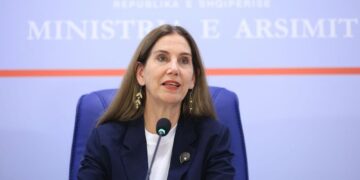 Gjimnazistët dhe studentët në protestë, habit Kumbaro: Shkollat vijojnë mësimin normalisht!