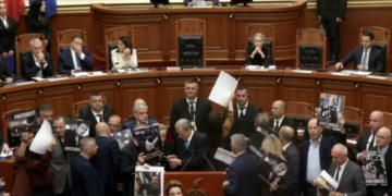Tensionet në Kuvend, PS kërkon përjashtimin e Berishës dhe 6 deputetëve të PD-së