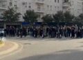 Dita e katërt e revoltës, gjimnazistët e Lezhës bojkotojnë mësimin dhe dalin në protestë në mes të qytetit