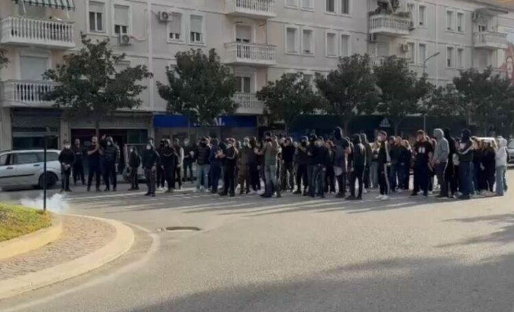 Dita e katërt e revoltës, gjimnazistët e Lezhës bojkotojnë mësimin dhe dalin në protestë në mes të qytetit