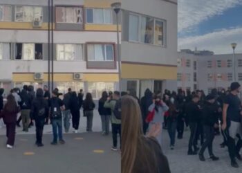 Dita e katërt e revoltës, gjimnazistët e Lezhës bojkotojnë mësimin dhe dalin në protestë në mes të qytetit