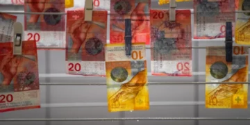 “Bankë e fshehur”/ 110 mln euro në fatura të falsifikuara dhe pastrim parash, shkatërrohet grupi mafioz me italianë e shqiptarë
