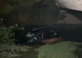 Aksident i rëndë në Fier-Lushnjë/ Makina kapërcen barrierat dhe bie nga ura në kanal, plagosen çifti i bashkëshortëve