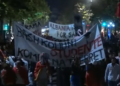 Mbyllen fjalimet, nis marshimi i protestuesve në rrugët e Tiranës