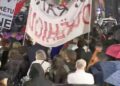 Mbyllen fjalimet para Kryeministrisë, nis marshimi në rrugët e Tiranës